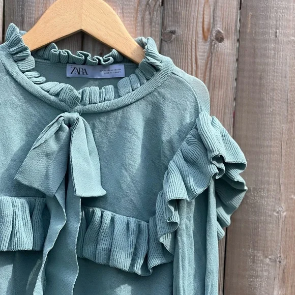 Zara women’s Ruffle knit sweater with Bow - Picture 14 of 14